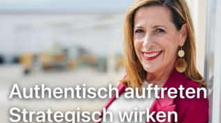 Louisa Boehringer im pinken Hosenanzug, lächelnd, mit Blick in die Kamera – Symbol für authentisches Auftreten und weibliche Führungsstärke.