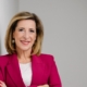 Portrait von Louisa Böhringer im roten Blazer. Sie steht für strategische Sichtbarkeit und Frauen in Führung.